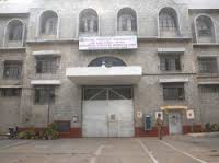 ಎಲ್ಲರಂತೆ ಸಾಲಿನಲ್ಲಿ ನಿಂತ ಟಿಟಿವಿ ದಿನಕರನ್